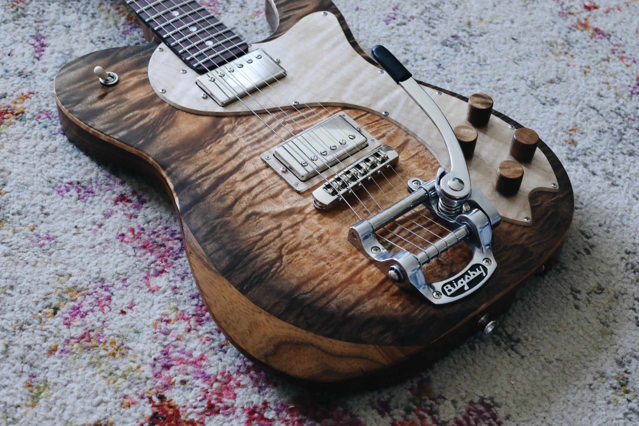 Clarus | Honey Burst — detail